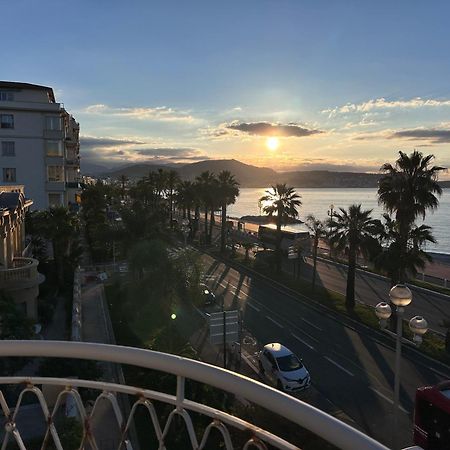 Beach Front, Superbe Appartement Pour 4 Personnes Νίκαια Εξωτερικό φωτογραφία