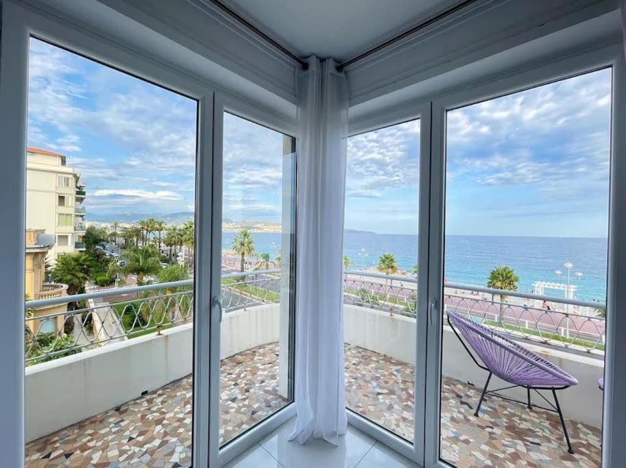 Beach Front, Superbe Appartement Pour 4 Personnes Νίκαια Εξωτερικό φωτογραφία