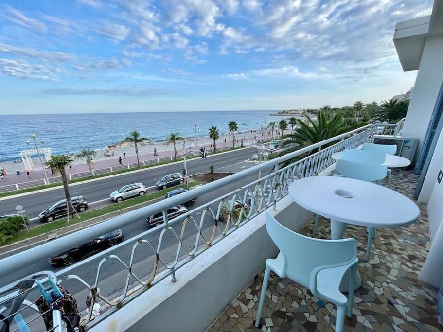 Beach Front, Superbe Appartement Pour 4 Personnes Νίκαια Εξωτερικό φωτογραφία