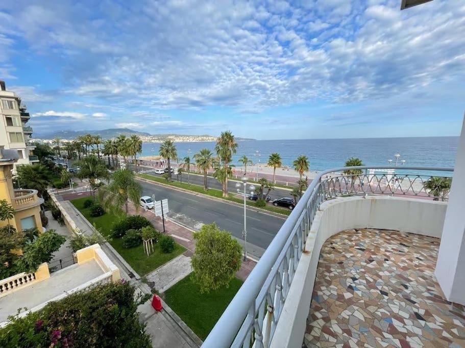 Beach Front, Superbe Appartement Pour 4 Personnes Νίκαια Εξωτερικό φωτογραφία