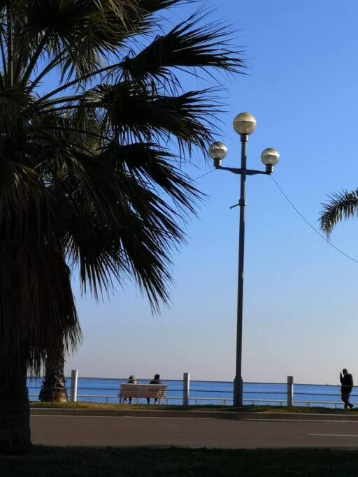 Beach Front, Superbe Appartement Pour 4 Personnes Νίκαια Εξωτερικό φωτογραφία