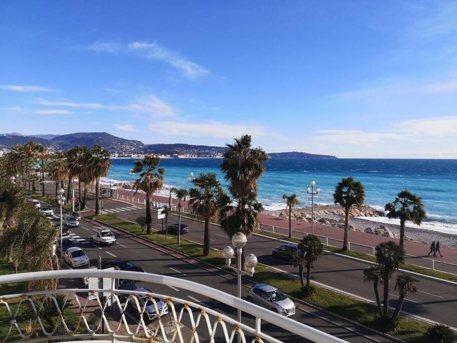 Beach Front, Superbe Appartement Pour 4 Personnes Νίκαια Εξωτερικό φωτογραφία