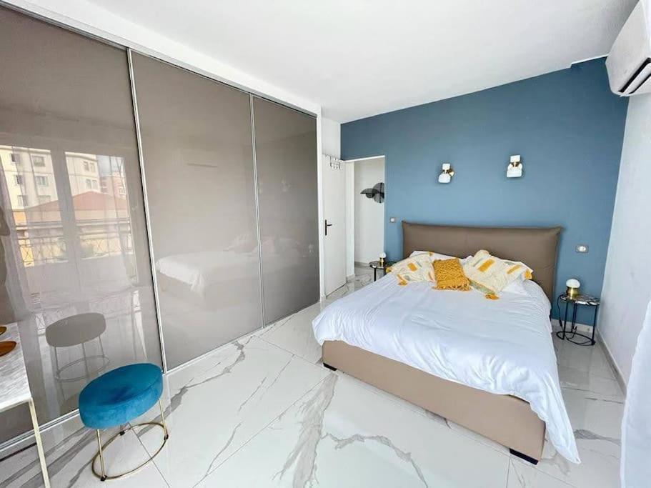 Beach Front, Superbe Appartement Pour 4 Personnes Νίκαια Εξωτερικό φωτογραφία