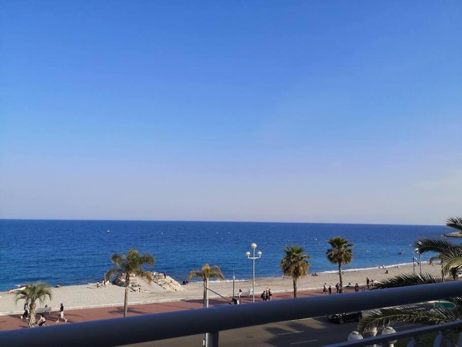 Beach Front, Superbe Appartement Pour 4 Personnes Νίκαια Εξωτερικό φωτογραφία