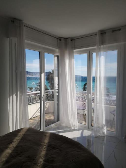 Beach Front, Superbe Appartement Pour 4 Personnes Νίκαια Εξωτερικό φωτογραφία