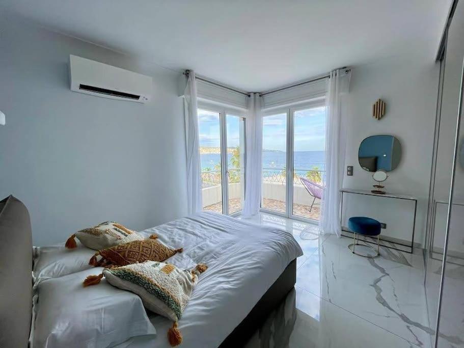 Beach Front, Superbe Appartement Pour 4 Personnes Νίκαια Εξωτερικό φωτογραφία