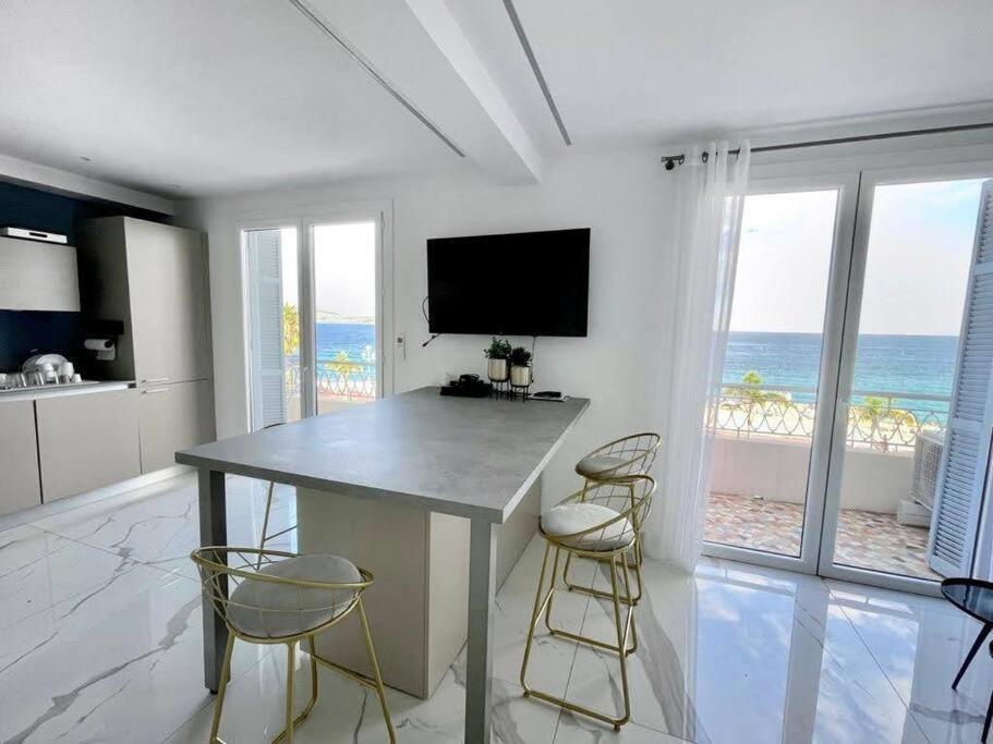 Beach Front, Superbe Appartement Pour 4 Personnes Νίκαια Εξωτερικό φωτογραφία