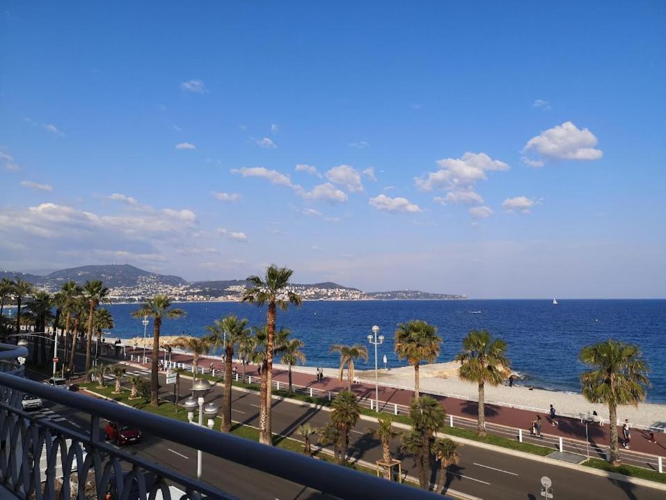 Beach Front, Superbe Appartement Pour 4 Personnes Νίκαια Εξωτερικό φωτογραφία