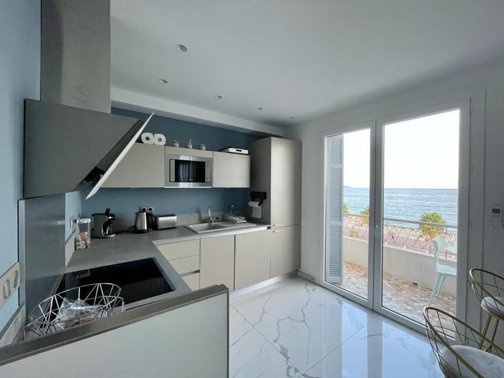 Beach Front, Superbe Appartement Pour 4 Personnes Νίκαια Εξωτερικό φωτογραφία