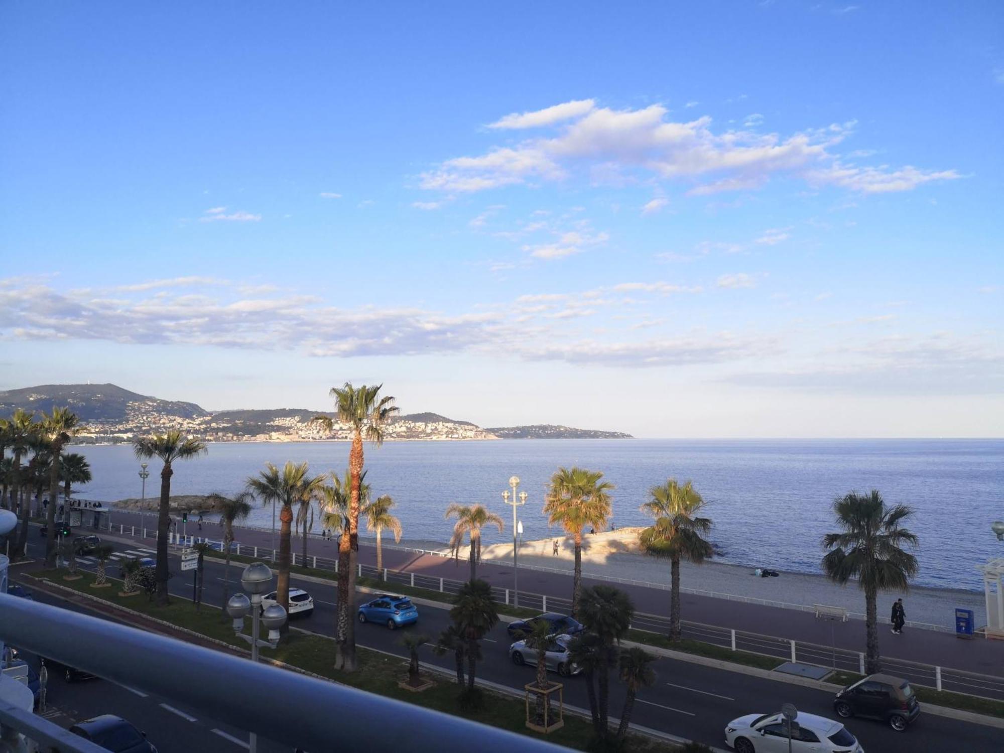 Beach Front, Superbe Appartement Pour 4 Personnes Νίκαια Εξωτερικό φωτογραφία