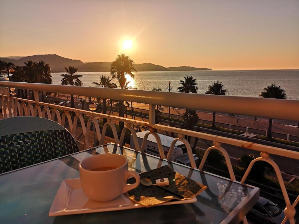 Beach Front, Superbe Appartement Pour 4 Personnes Νίκαια Εξωτερικό φωτογραφία