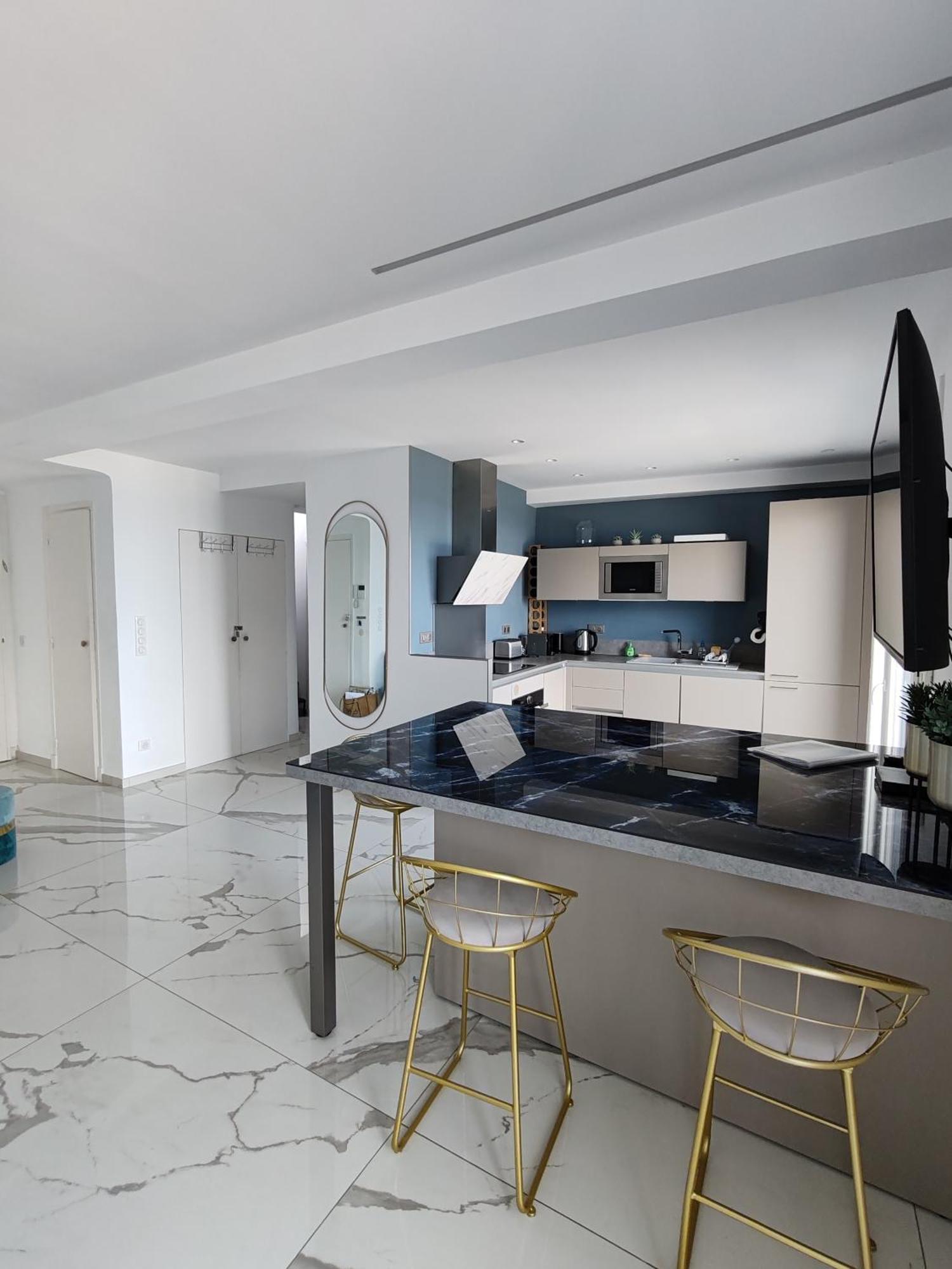 Beach Front, Superbe Appartement Pour 4 Personnes Νίκαια Εξωτερικό φωτογραφία