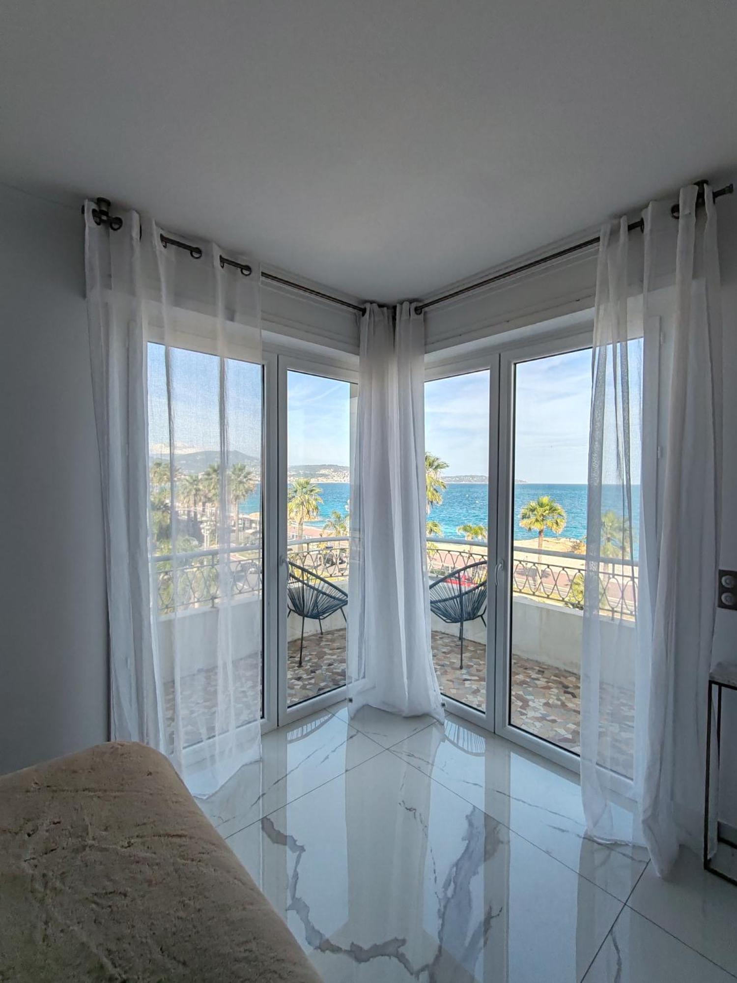 Beach Front, Superbe Appartement Pour 4 Personnes Νίκαια Εξωτερικό φωτογραφία