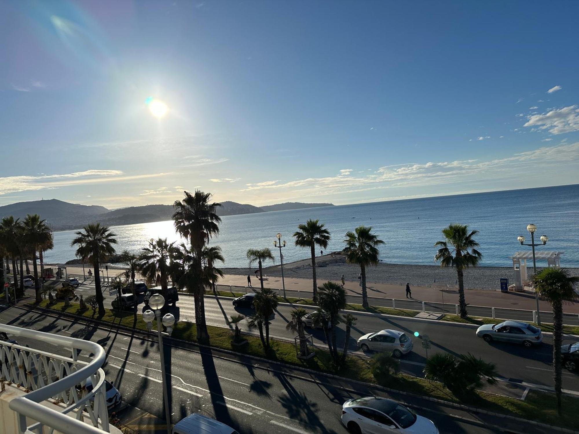 Beach Front, Superbe Appartement Pour 4 Personnes Νίκαια Εξωτερικό φωτογραφία