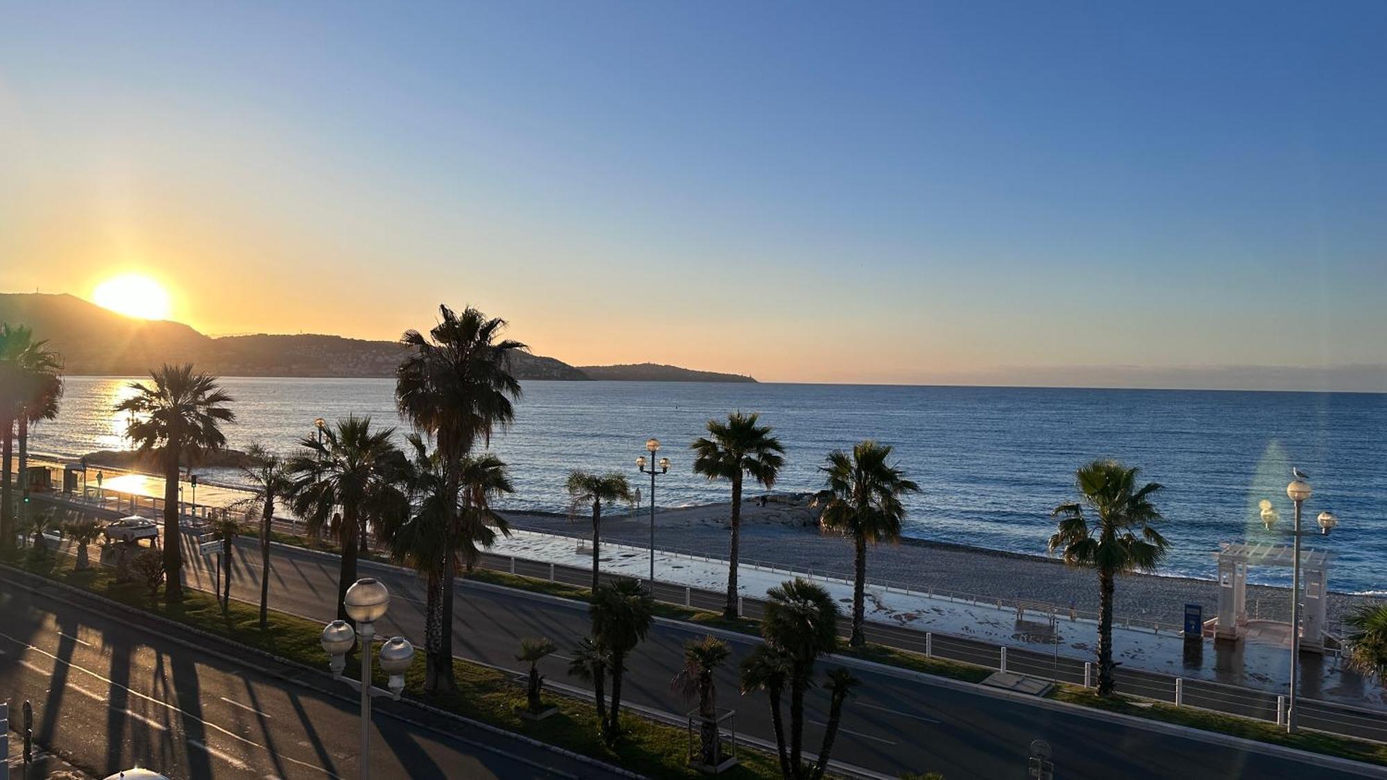 Beach Front, Superbe Appartement Pour 4 Personnes Νίκαια Εξωτερικό φωτογραφία