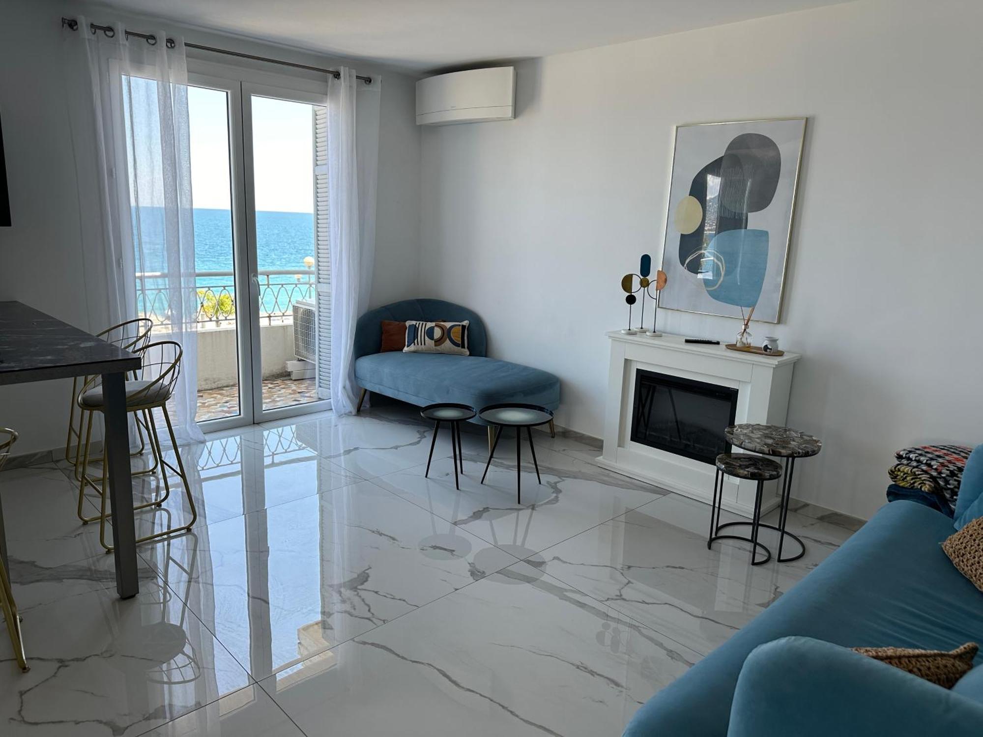 Beach Front, Superbe Appartement Pour 4 Personnes Νίκαια Εξωτερικό φωτογραφία