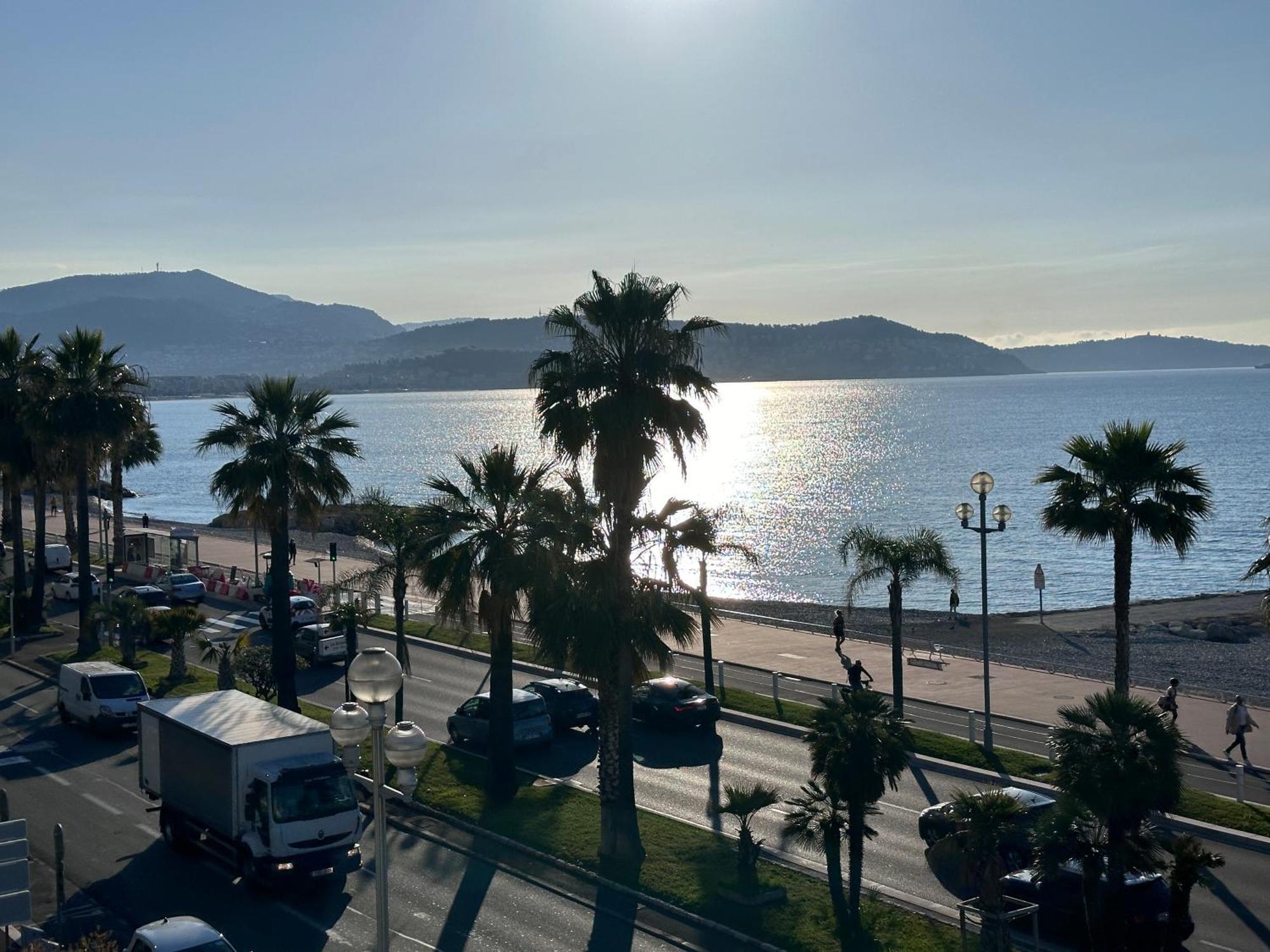 Beach Front, Superbe Appartement Pour 4 Personnes Νίκαια Εξωτερικό φωτογραφία