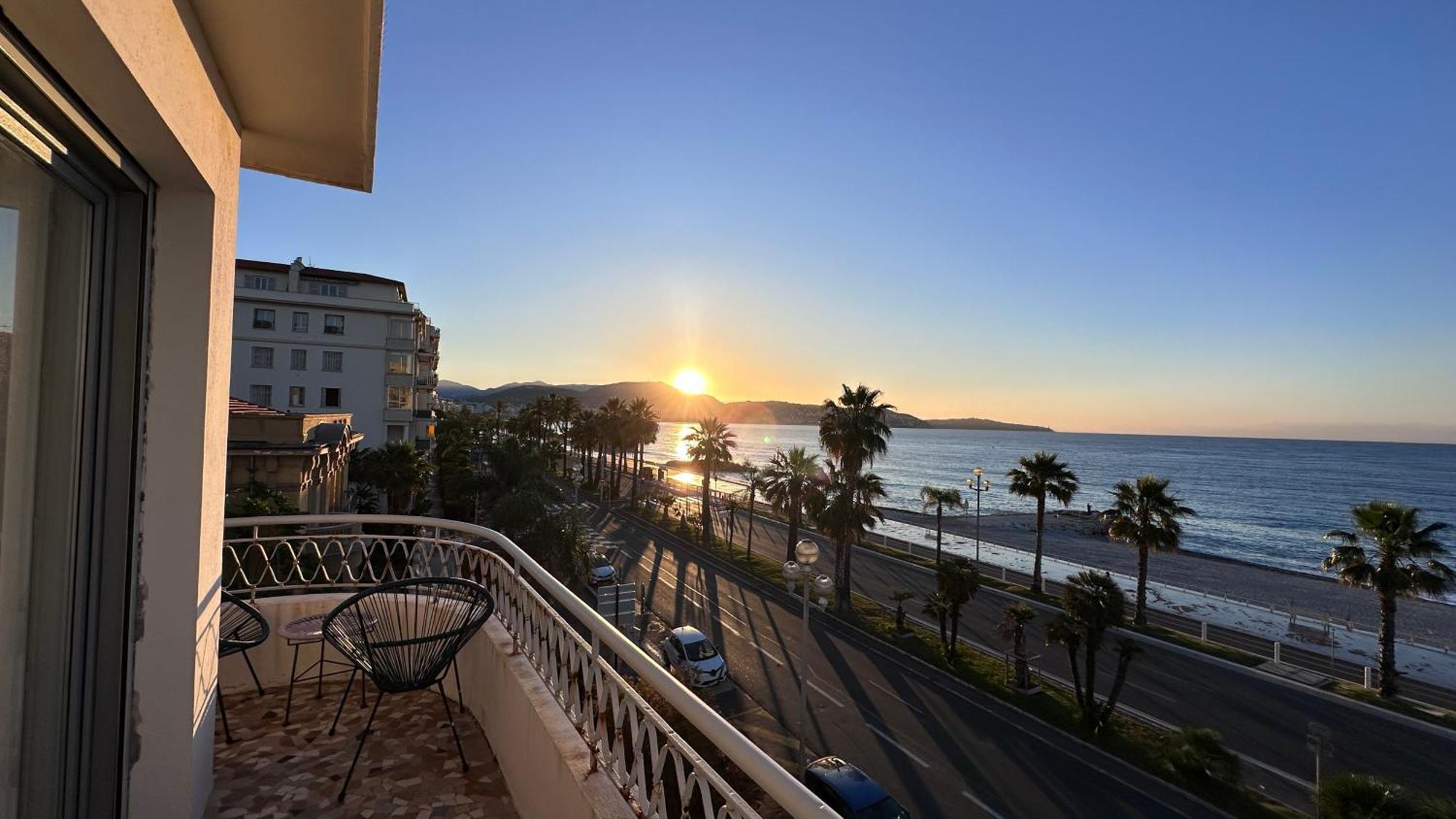 Beach Front, Superbe Appartement Pour 4 Personnes Νίκαια Εξωτερικό φωτογραφία