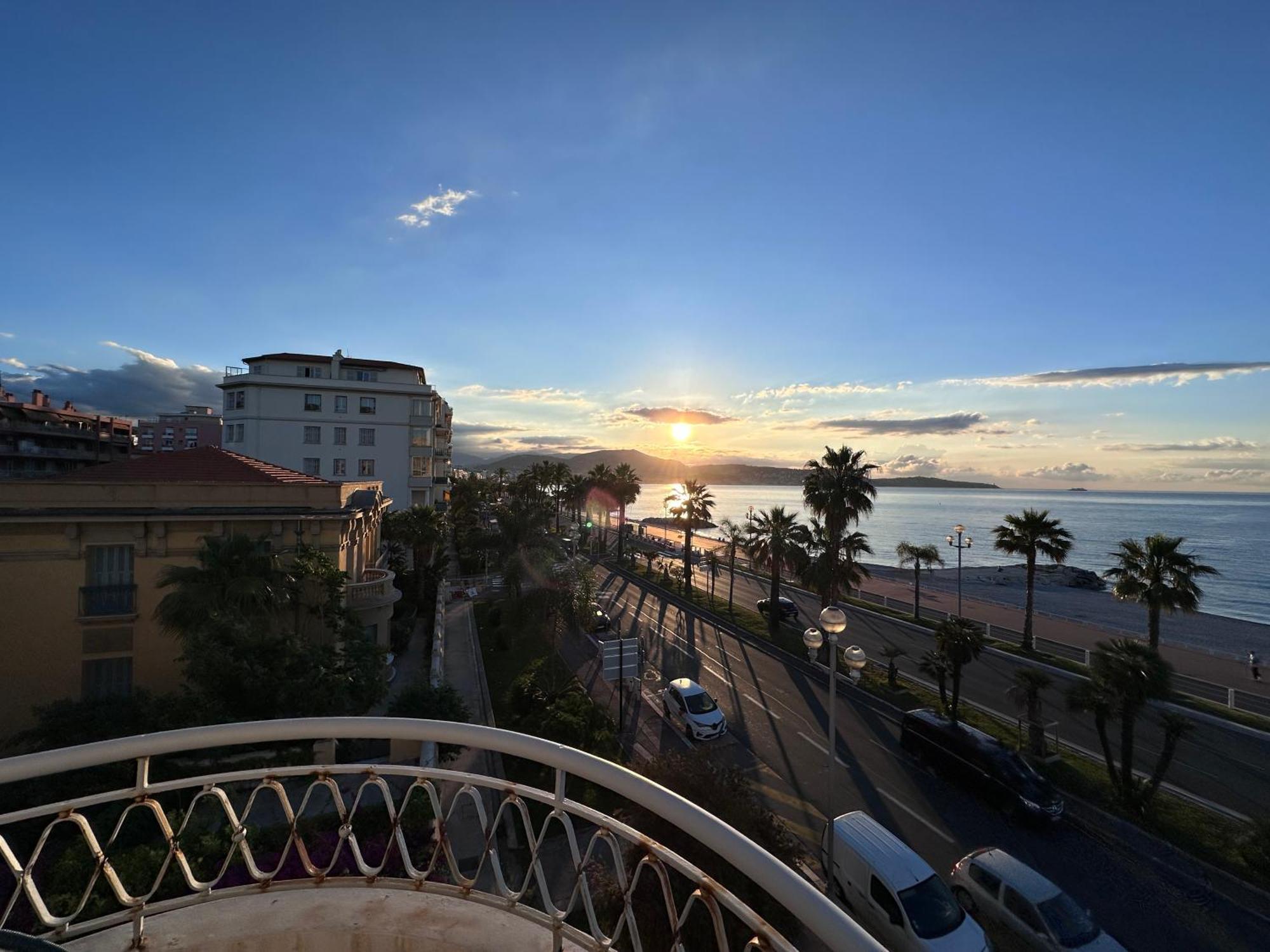 Beach Front, Superbe Appartement Pour 4 Personnes Νίκαια Εξωτερικό φωτογραφία