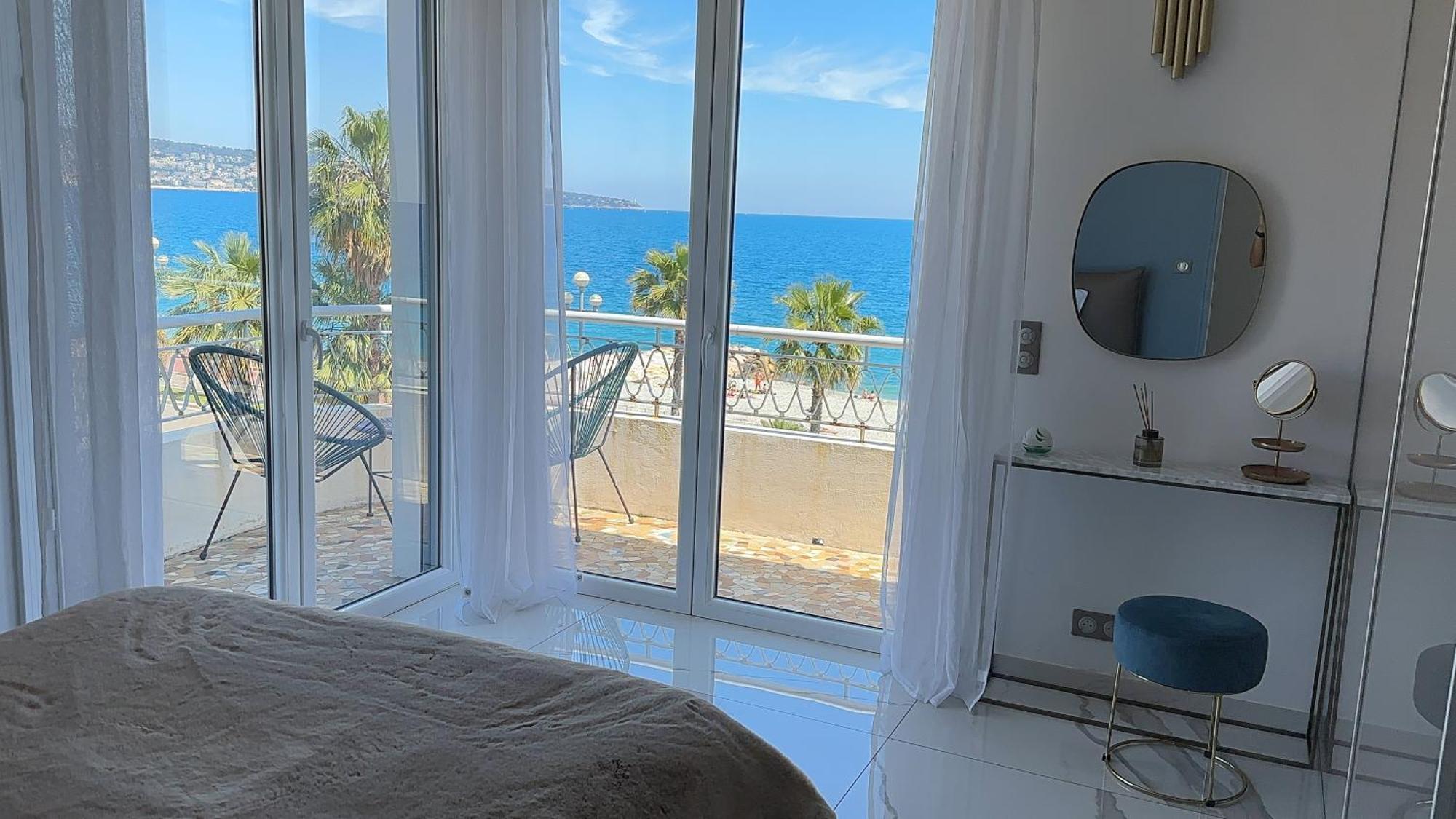 Beach Front, Superbe Appartement Pour 4 Personnes Νίκαια Εξωτερικό φωτογραφία