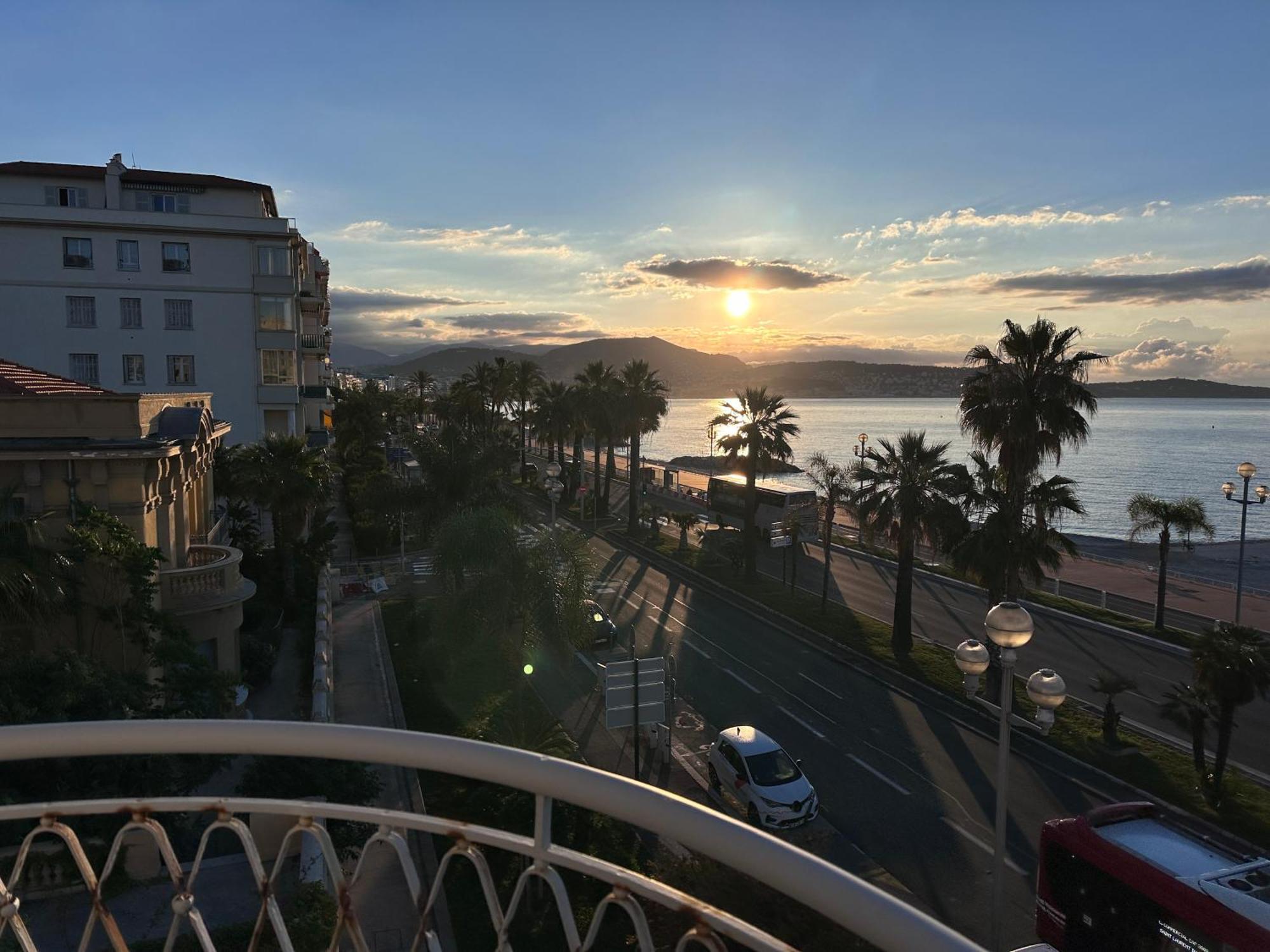 Beach Front, Superbe Appartement Pour 4 Personnes Νίκαια Εξωτερικό φωτογραφία