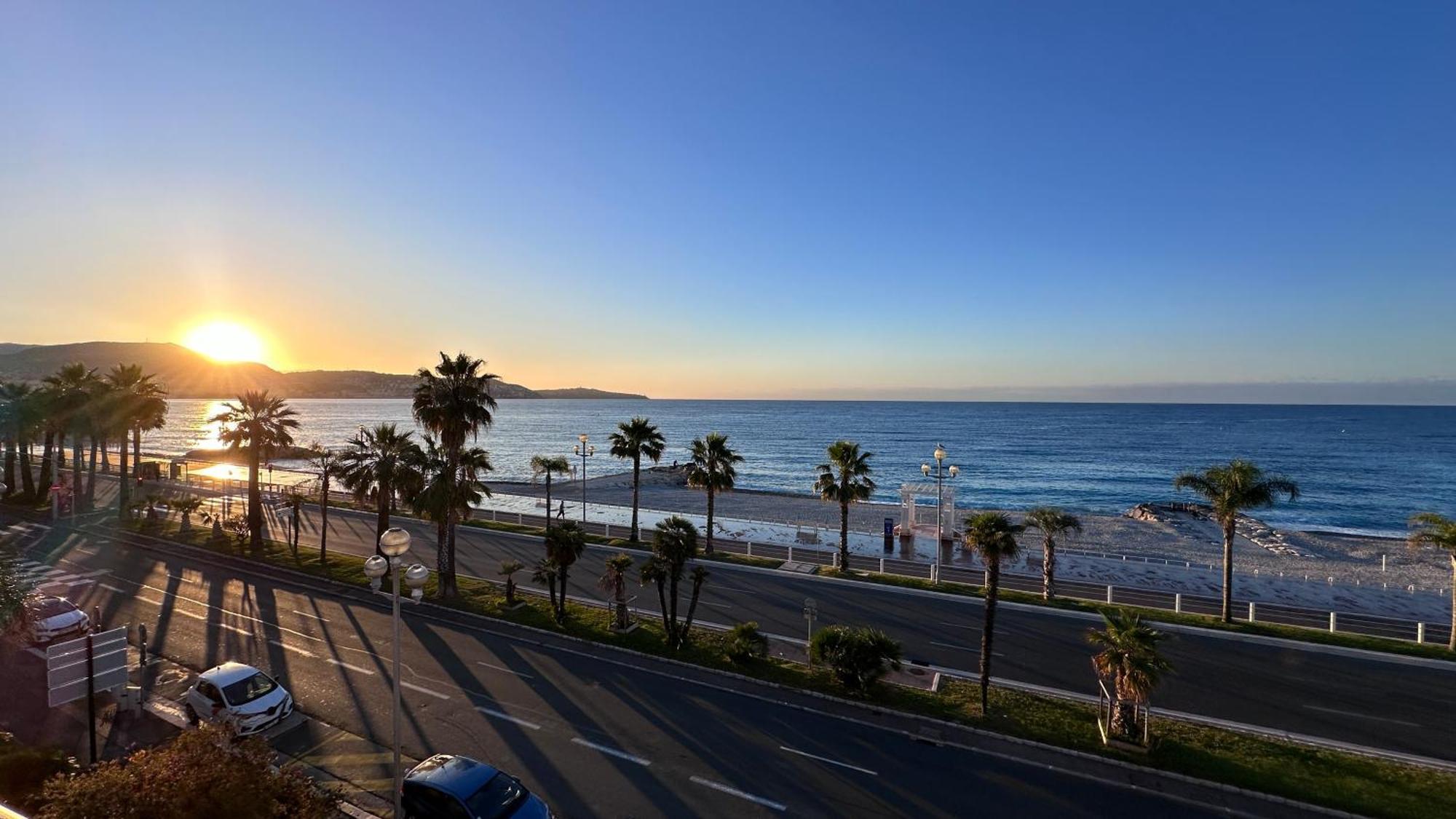 Beach Front, Superbe Appartement Pour 4 Personnes Νίκαια Εξωτερικό φωτογραφία